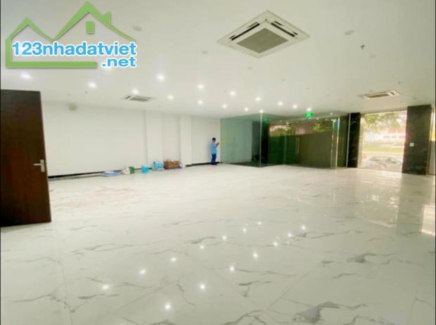 ⚜️ Mặt Phố VIP Phạm Văn Đồng, Cầu giấy 200M2 8T Thang Máy MT 11M, Chỉ 125 Tỷ ⚜️ - 2