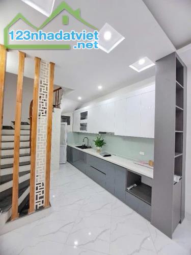 SIÊU PHẨM BÁN NHÀ **NGỌC THUỴ**, 38M2, GẦN Ô TÔ, LÔ GÓC GIÁ 5,5 TỶ - 1