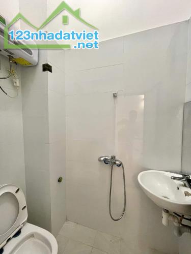 Bán nhà tô hiệu hà đông-46m2 - ô tô đỗ cổng- dân xây 3 bước ra phố cổ-3 tầng- lô góc - 4