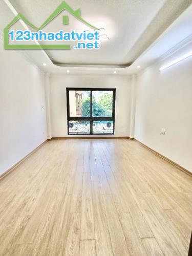 Cực Hiếm, Nguyễn Khoái, Hoàng Mai, Nhà Mới Coong, 40m2 x 5T, Chỉ 4.x Tỷ