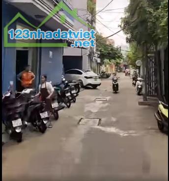 ♪ Nhà gần MT Hoàng Diệu, 42m2, gác lửng 2.1 tỷ - 2