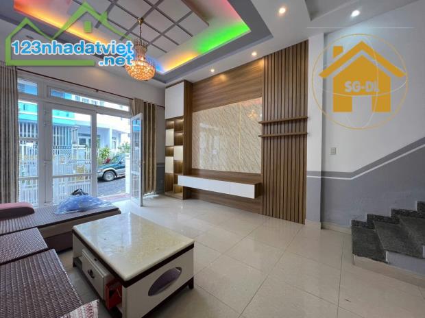 Bán nhà 72m2 view đẹp mặt tiền KQH Trần Anh Tông, P8, Đà Lạt giá 7,2 tỷ