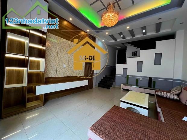 Bán nhà 72m2 view đẹp mặt tiền KQH Trần Anh Tông, P8, Đà Lạt giá 7,2 tỷ - 1