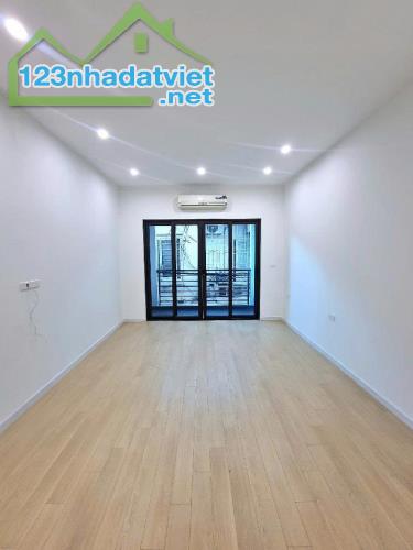 Nhà ngõ Quỳnh 54m2 x Hơn 10 tỷ -2 thoáng nở hậu ,40m2 ra Ô TÔ Tránh - 1