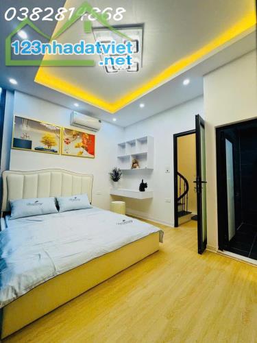 VĂN CHƯƠNG 1 -ĐỐNG ĐA-THANG MÁY-DT:30M2- 5,5 TẦNG -MẶT TIỀN 4,5M -GIÁ 8XTY--OTO CHẠY VÒNG - 2