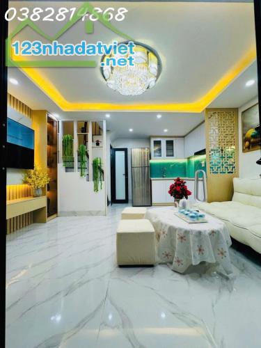 VĂN CHƯƠNG 1 -ĐỐNG ĐA-THANG MÁY-DT:30M2- 5,5 TẦNG -MẶT TIỀN 4,5M -GIÁ 8XTY--OTO CHẠY VÒNG - 3