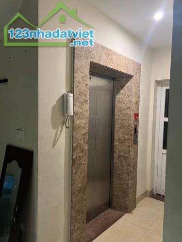 Bán toà CCMN ngõ 255 đường Cầu Giấy DT sổ 96m2, xây thực tế 106m2 x 7 tầng. Mặt tiền 6.7m