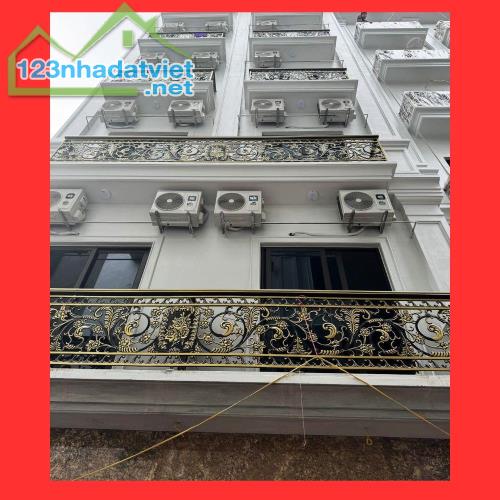 Bán nhà chung cư mini Việt Hưng 220m2 - 7 T - MT 7m - 26 phòng - Ô tô tránh - 140tr/tháng - 4