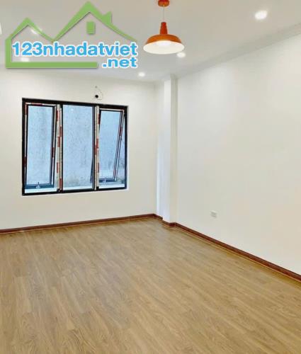 Bán nhà 50m2 xây dựng 4 tầng,kinh doanh nhỏ,oto vào nhà. - 4