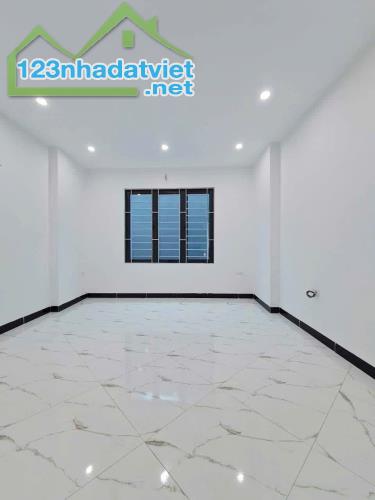 Bán nhà 50m2x3T, Độ Chàng, lô góc, ngõ thông oto đỗ cửa - 1