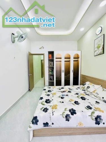 CẦN BÁN GẤP NHÀ HẺM 5m 55m²-2tỷ450 Đ. Nguyễn Biểu, P.1, Quận 5 Đang có HĐ thuê 14t - 4