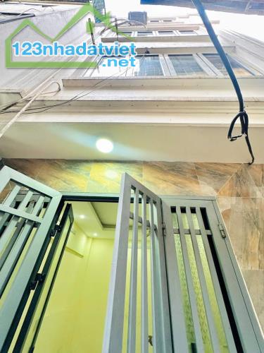 Tôi bán nhà Bạch Mai Ngõ Tô Hoàng 4 tầng xã 25m2 MT 4.3m Giá 4.2 tỷ SĐCC -Miễn TG-MG