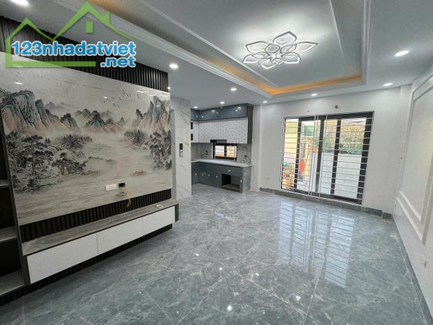 NHÀ MỚI XÂY ĐẸP LONG LANH! phố Bùi Xương Trạch, Thanh Xuân, DT34m2, giá 8,8 tỷ