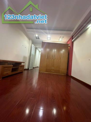 MẶT NGÕ 79 CẦU GIẤY Ô TÔ - KINH DOANH ĐỈNH - NHÀ ĐẸP Ở LUÔN
Dt 46m2 5 tâng mt 3.6m Giá - 3