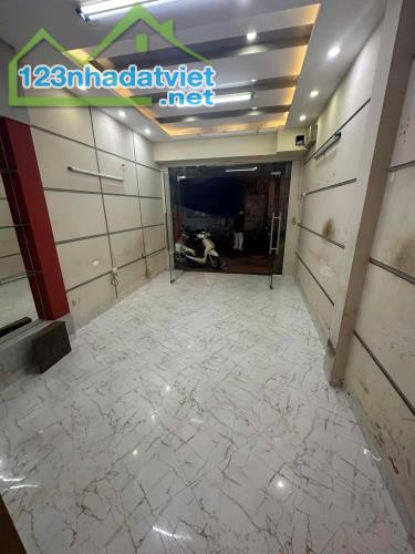 MẶT NGÕ 79 CẦU GIẤY Ô TÔ - KINH DOANH ĐỈNH - NHÀ ĐẸP Ở LUÔN
Dt 46m2 5 tâng mt 3.6m Giá - 2