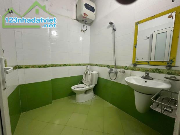 MẶT NGÕ 79 CẦU GIẤY Ô TÔ - KINH DOANH ĐỈNH - NHÀ ĐẸP Ở LUÔN
Dt 46m2 5 tâng mt 3.6m Giá