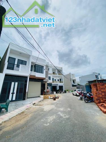 CHỦ GỞI BÁN ĐẤT DT: 92M SỔ RIÊNG THỔ CƯ 100% ĐƯỜNG NHỰA 7M THÔNG THOÁNG. GIÁ CHỈ 2,270 TỶ