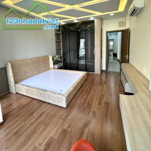 Kịch độc! Nhà Đàm Quang Trung, 50m2*6T*5.1m, thang máy - Ô tô - 15m ra phố - 850m đi Aeon - 2