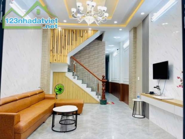 Bán nhà gần ủy ban quận Gò Vấp, gần 40M2, 2T 3PN, nhỉnh 3T - 2