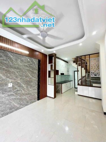 Chuyển nhượng nhà 3T*40 m2 ôtô đậu cửa.500m ra chợ TT.2km ra CV ÂM NHẠC,Bệnh Viện NHI - 3