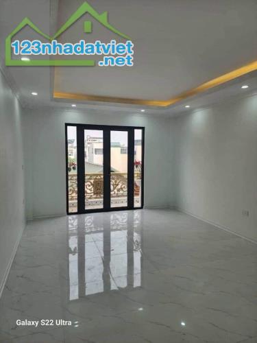 Chuyển nhượng nhà 3T*40 m2 ôtô đậu cửa.500m ra chợ TT.2km ra CV ÂM NHẠC,Bệnh Viện NHI - 2