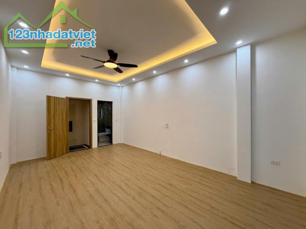 Chuyển nhượng nhà 3T*40 m2 ôtô đậu cửa.500m ra chợ TT.2km ra CV ÂM NHẠC,Bệnh Viện NHI - 1