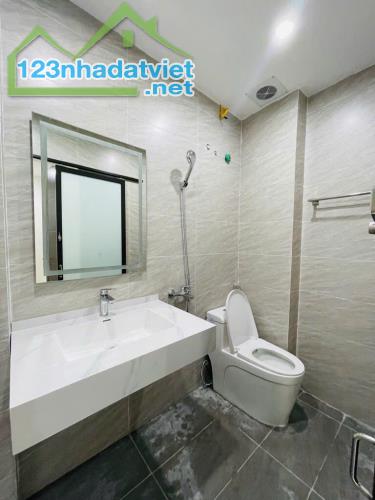 nhà Tân mai , ở ngay,  DT 68 m2, 5 tầng , 6 phòng ngủ, giá chỉ 9 tỷ  , nội thất  rất đẹp t - 4