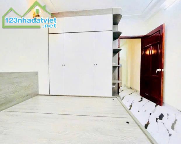 Nhà đẹp mới xây hiện đại, 35m2, 4T, nhỉnh 3 tỷ, ô tô đỗ cổng, nội thất đẹp - 1