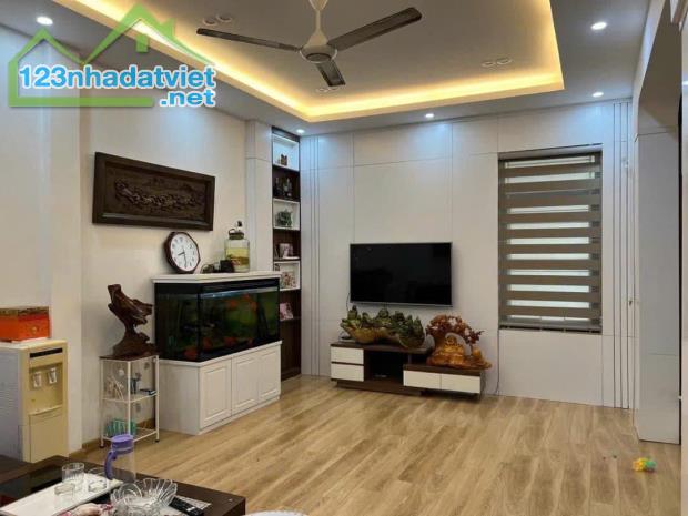 Giá tốt! Bán nhà mặt phố Đường Thành 53m2 x 5 tầng đẹp ở luôn, 31.5 tỷ, kinh doanh đỉnh - 2