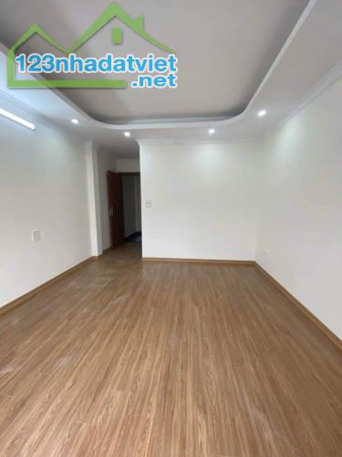 Rẻ vô đối! Nhà Bồ Đề chỉ 9 tỷ hơn - Ngõ ô tô 4m kinh doanh - 45m2*5T*4.2m - Sát Hồng Tiến - 1