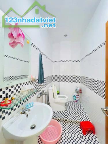 NHÀ BÈ HẺM XE HƠI NGAY CẦU PHÚ XUÂN- Kho A (DƯƠNG CÁT LỢI) 59M2, 3 TẦNG,  NHỈNH 5 Tỷ - 5