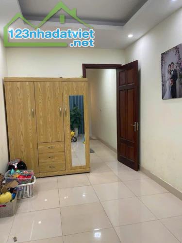 B.án nhà 5 tầng Lê Trọng Tấn, Hà Đông. Diện tích 33m2, MT 3m. G.iá 5.8 tỷ. LH: 096899.8118 - 1