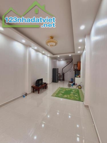 bán nhà đại mỗ 31m2- 5 tầng-ô tô - mt4.6m- 4.55 tỷ dân trí cao -nhiều tiện ích - 1