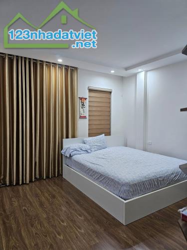 Cần bán gấp nhà phố Trần Thái Tông 50m2, 6T,nhà đẹp, nội thất xịn, giá tốt - 5