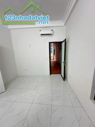 Bán nhà phố Kim Mã, quận Ba Đình, 38m2 x 5 tầng 3 phòng ngủ ngõ to, ở ngay 5 tỷ 15!!!