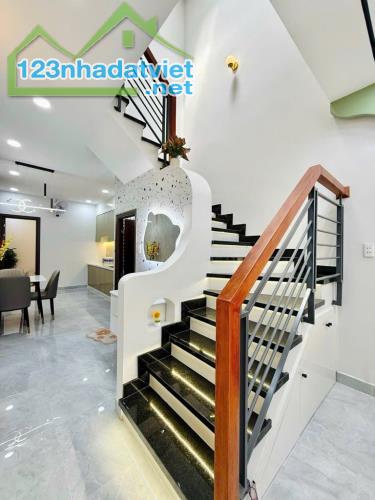 NHÀ ĐẸP LUNG LINH - QUANG TRUNG GV - NGAY TRUNG TÂM QUẬN - DT 45M² - 2 TẦNG CHỈ HƠN 4 TỶ - - 2