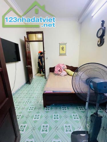 NHÀ THỊNH LIỆT HƠN 7 TỶ BẠN SẼ CÓ OTO VÀO NHÀ, TRƯỚC NHÀ OTO TRÁNH - 1