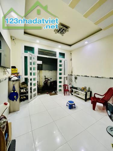 Bán gấp, Nhà 2 tầng, QL22, gần Chợ đầu mối Hóc Môn giá 5.3 tỷ TL. - 2