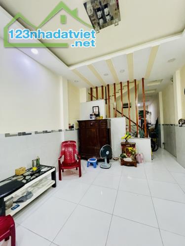 Bán gấp, Nhà 2 tầng, QL22, gần Chợ đầu mối Hóc Môn giá 5.3 tỷ TL. - 1