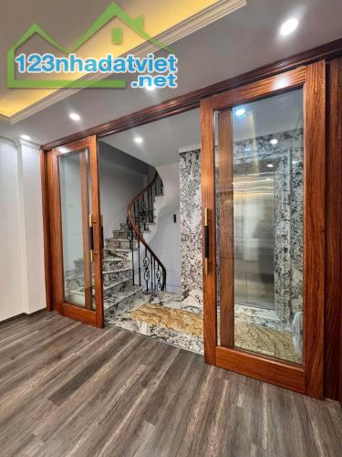 PHÂN LÔ VIP MAI DỊCH CẦU GIẤY 6 TẦNG THANG MÁY  80m 20 TỶ 2 THOÁNG TRƯỚC SAU VỈA HÈ Ô TÔ - 5