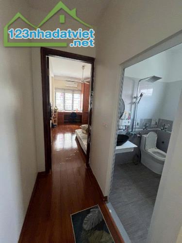 Nhà Đẹp Trần khát chân 5 tầng 35m² mặt tiền 3.3m rất thoáng.