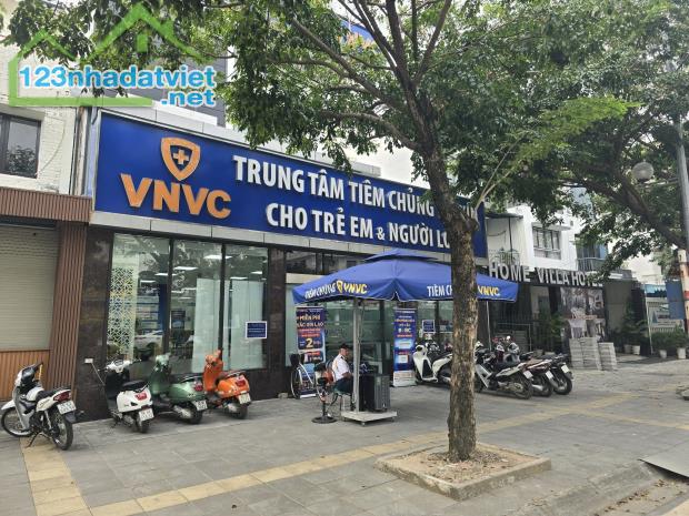 BIỆT THỰ  VIP - 2 MẶT TIỀN - VỈA HÈ RỘNG - Ô TÔ TRÁNH ĐỖ - SÁT NGAY HỒ ĐIỀU HÒA