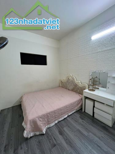 CHO THUÊ Ở HỘ GĐ, NHÓM 8 EM PHỐ 8/3 (KIM NGƯU) 3 TẦNG, 50M2, 5 NGỦ, 2WC, 11.5 TRIỆU - 3