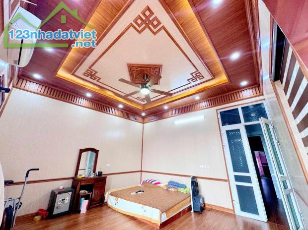 Nhà 3Tầng-Lô Góc View Thoáng-ÔTô 9 Chỗ Vào Nhà-DT107M²-MT 5M-Khê Nữ-Nguyên Khê-Đông Anh