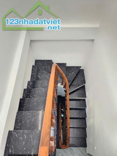 nhà Định công Thượng,ô tô đỗ cổng 35/42 m2, 5 tầng, nhà đẹp ,sẵn ở,giá 7 tỷ - 5