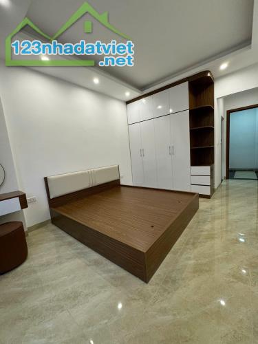 Bán Nhà Đa sỹ Hà Đông DT 30m2 5 Tầng MT 4m2  5.85 Tỷ - 4