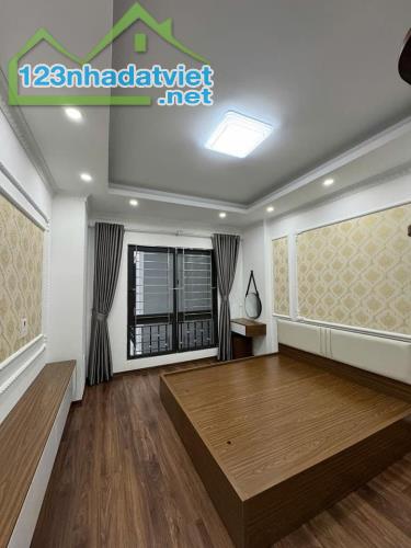 Bán Nhà Đa sỹ Hà Đông DT 30m2 5 Tầng MT 4m2  5.85 Tỷ - 5