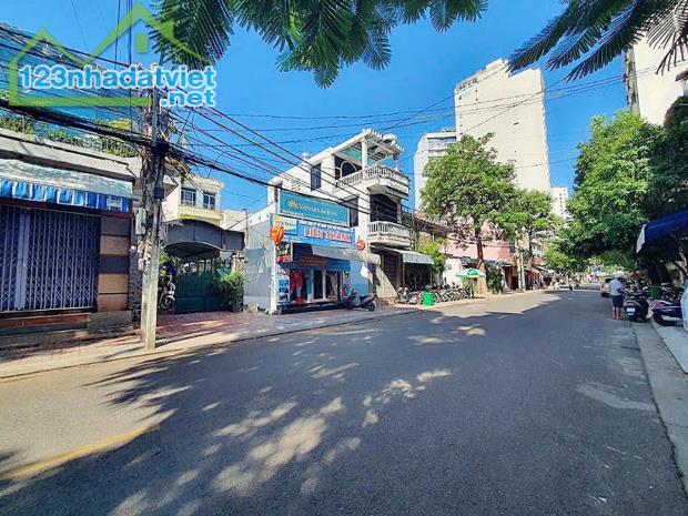 Bán nhà mặt tiền đường Bạch Đằng Nha Trang ngang 8.3m