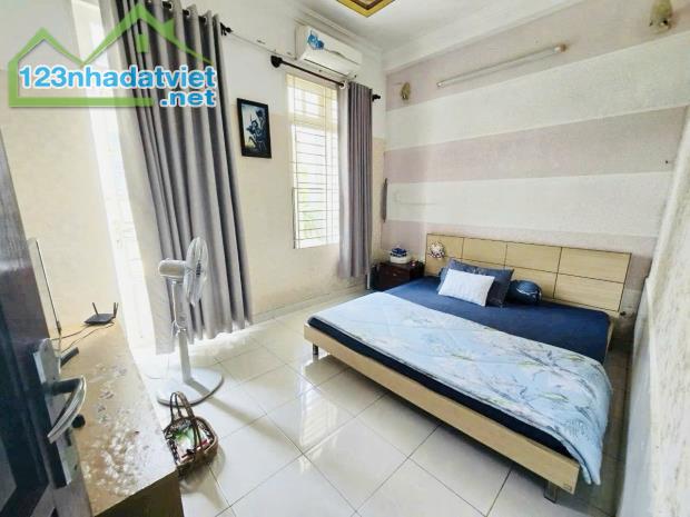 Bán nhà riêng mặt tiền 5*14 4 tầng Chợ Tân Quy quận 7 giá chỉ 9,9 tỷ - 2