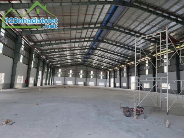 Cho thuê nhà xưởng 5000m2, giá 300 triệu, thuộc huyện Đức Hòa, Long An. 0974480757